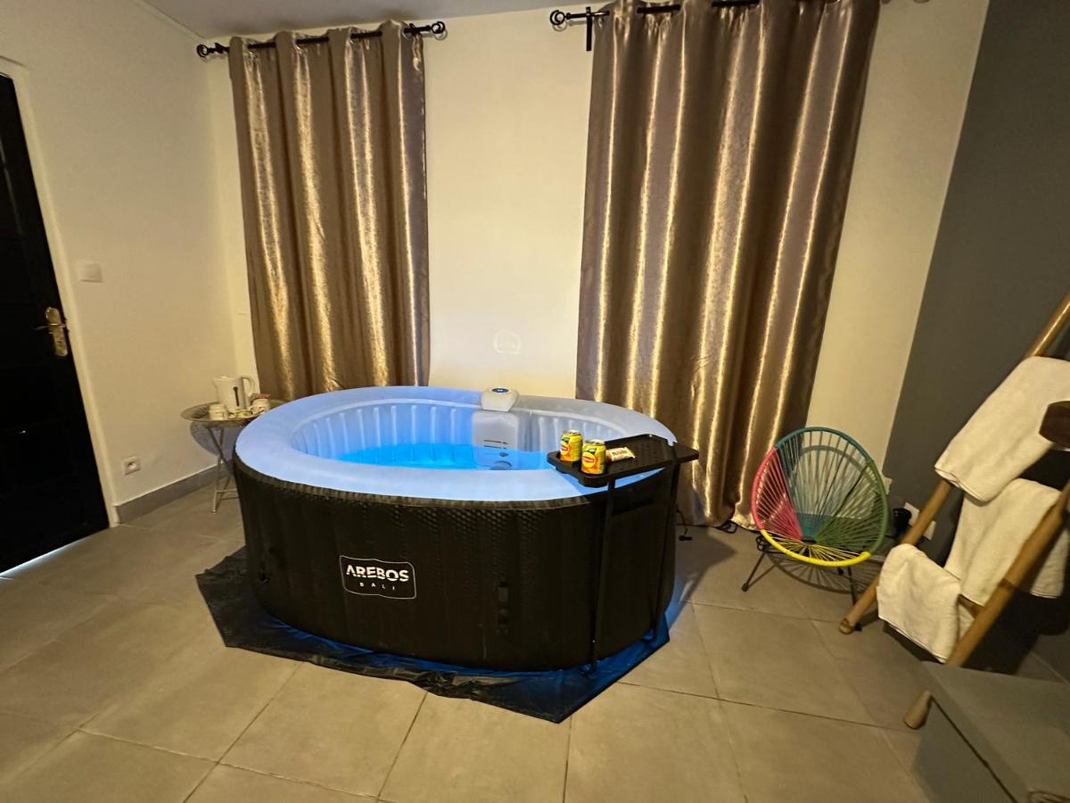 Love Room Avec Jacuzzi Proche Paris Et Roissy Cdg Persan Eksteriør bilde